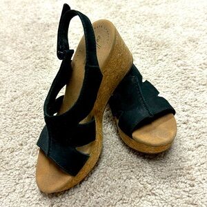 Clark’s Ultimate Comfort Wedge Sandals - S 7.5